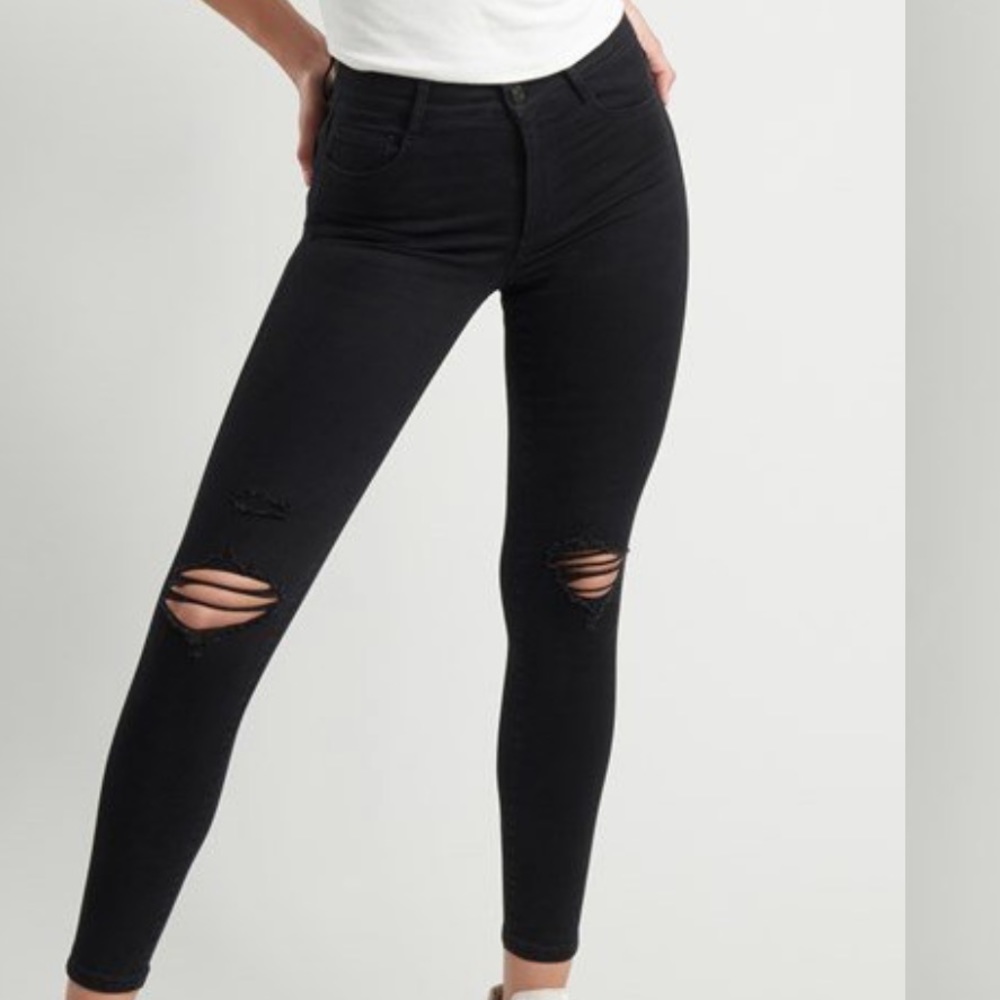 Black Ripped knee jeans